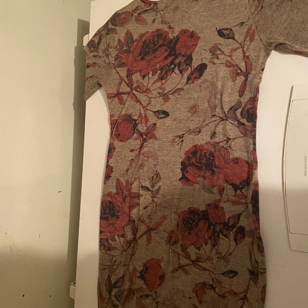 Rose Patterned Body Con Dress - Picture 3 of 6